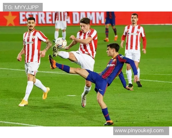 足球明星阵容对抗赛精彩纷呈球迷热情高涨尽享足球盛宴